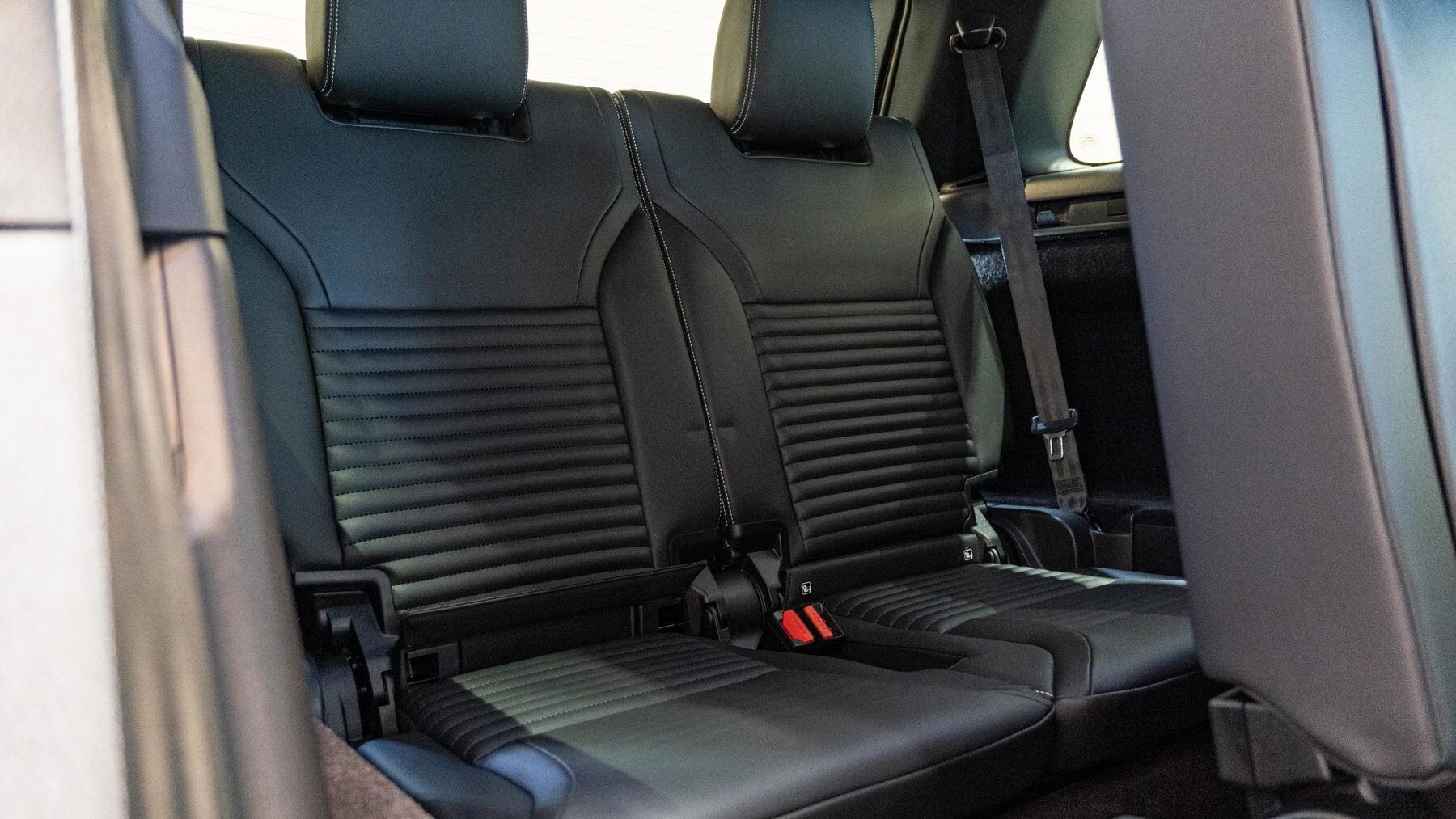 Land Rover Discovery view 16