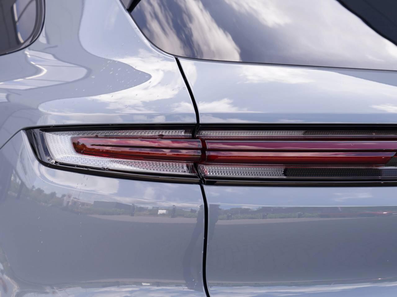 Porsche Cayenne view 57