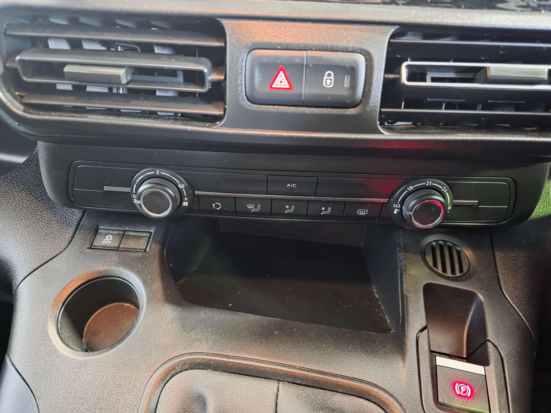 Peugeot Rifter view 25