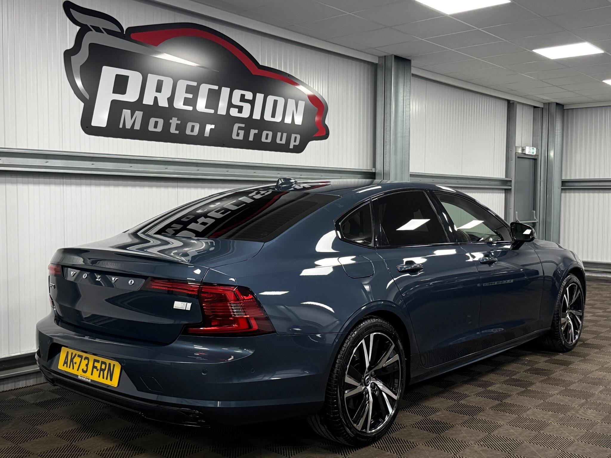 Volvo S90 view 16