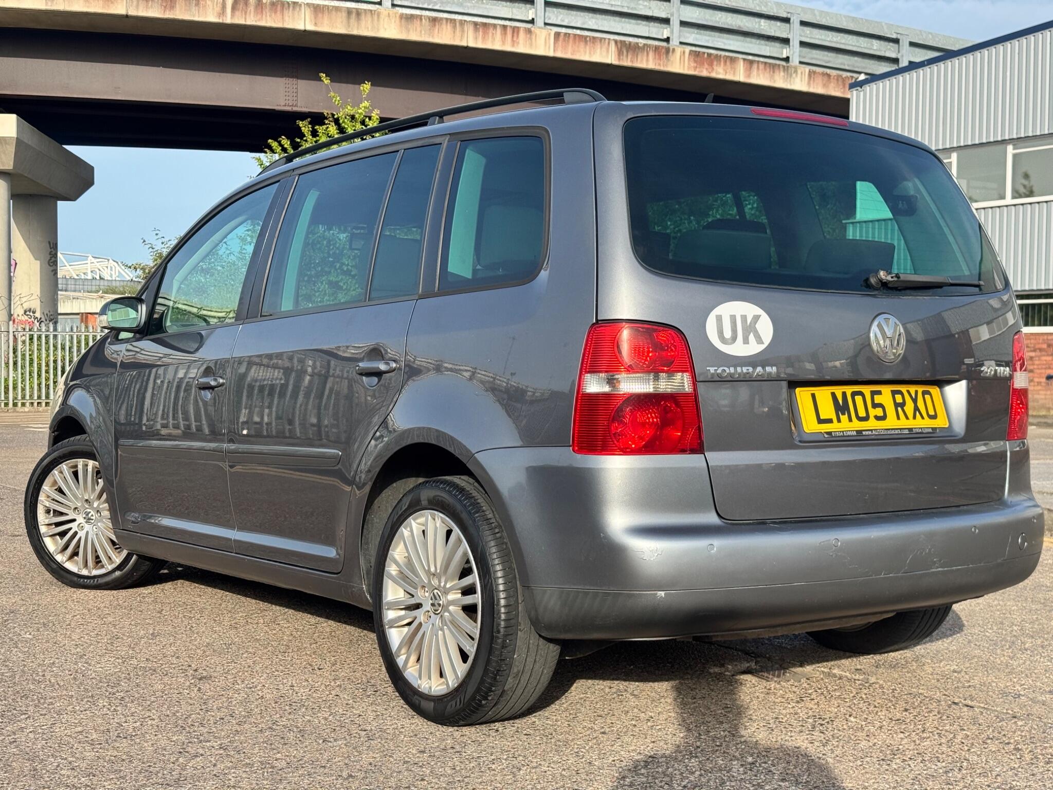 Volkswagen Touran view 8