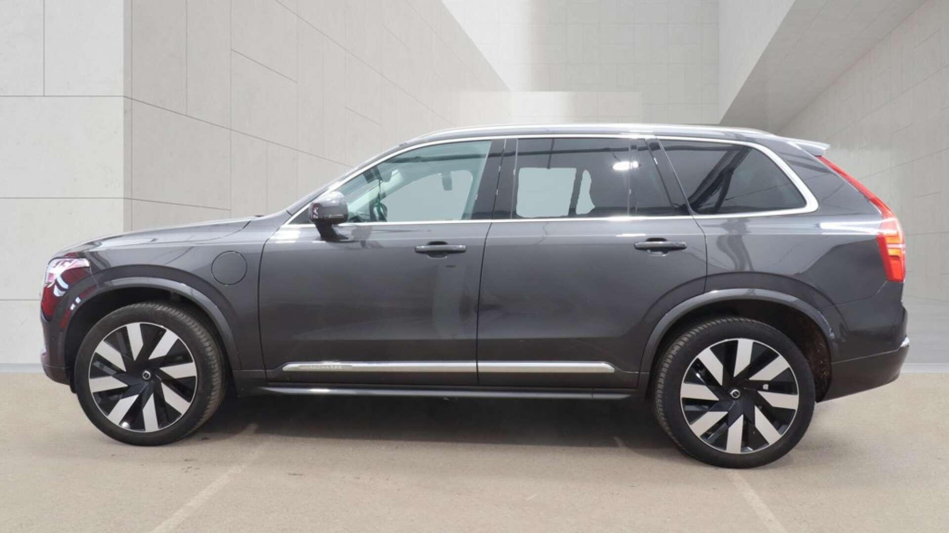 Volvo XC90 view 10