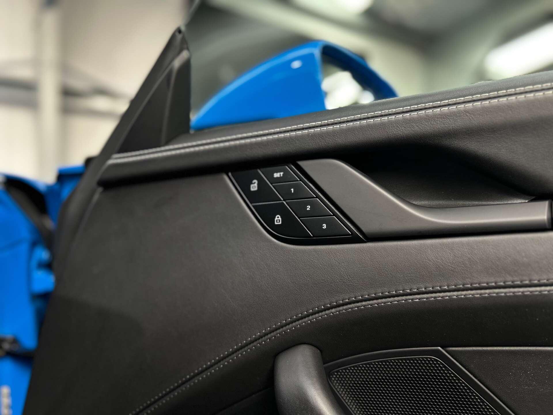 Porsche 911 view 36