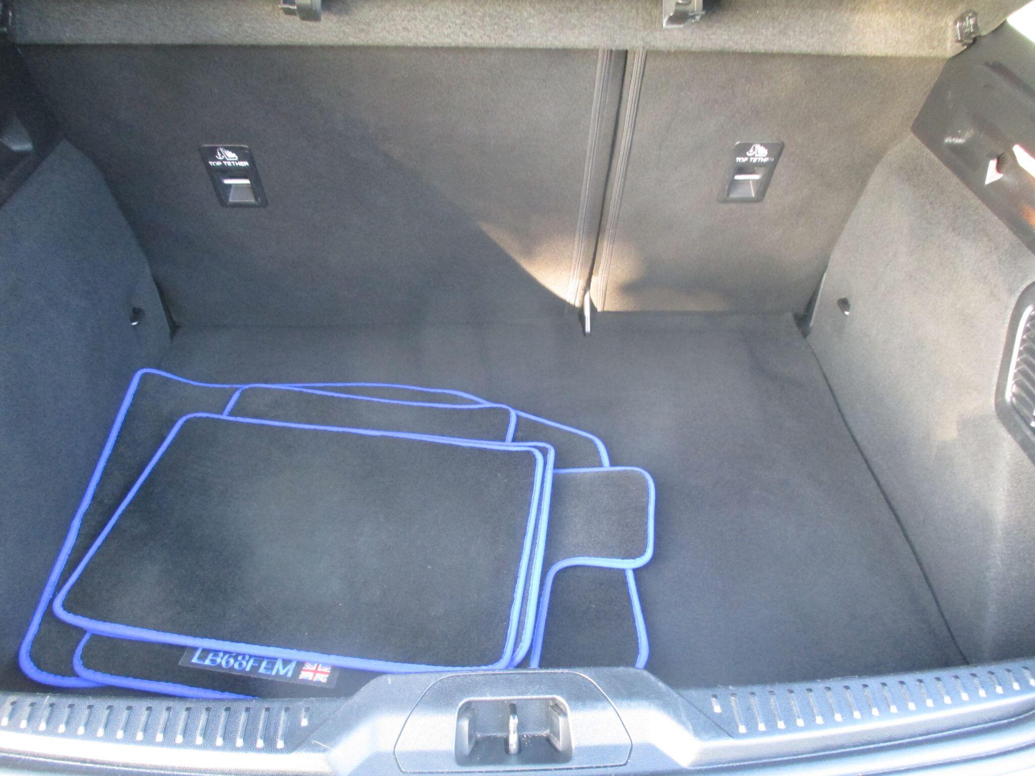 Ford Focus view 16