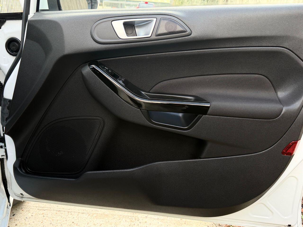 Ford Fiesta view 11