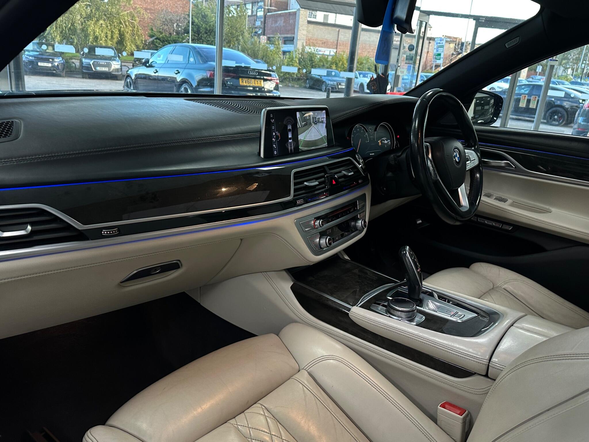 BMW 7 Series view 38