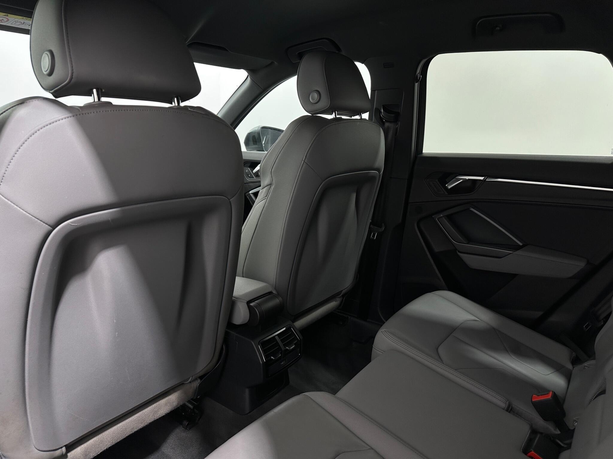Audi Q3 view 37