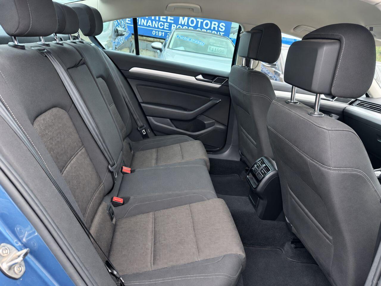Volkswagen Passat view 82