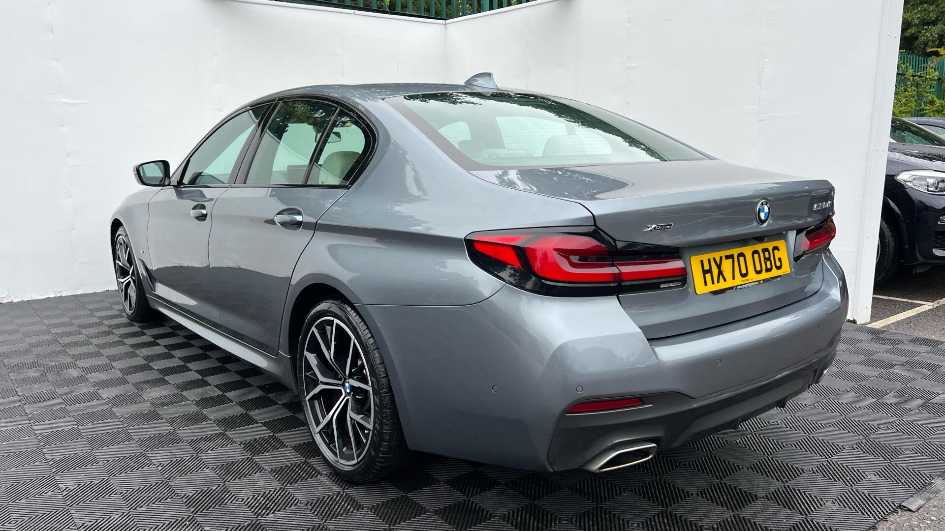 BMW 5 Series view 28