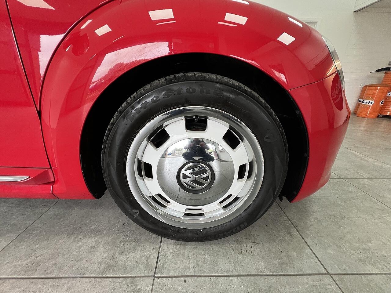 Volkswagen Beetle view 20
