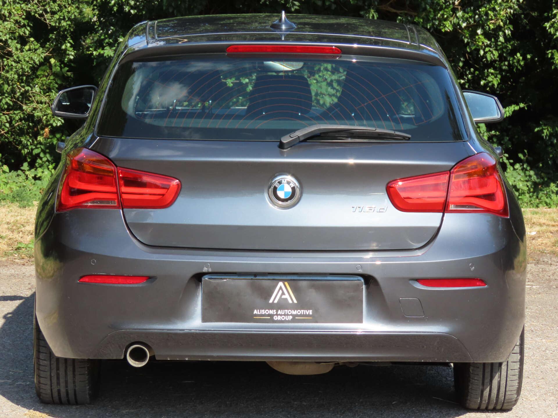 BMW 1 Series view 5