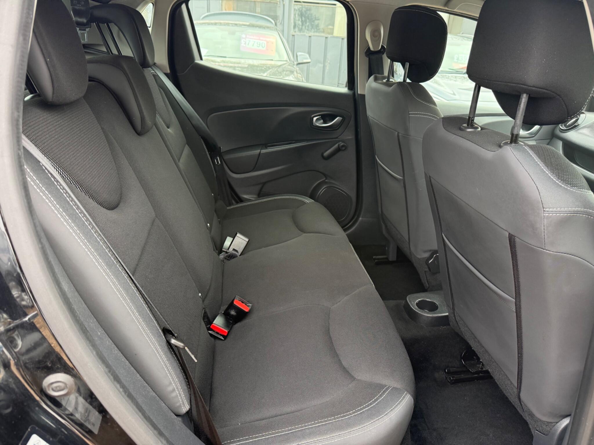 Renault Clio view 24
