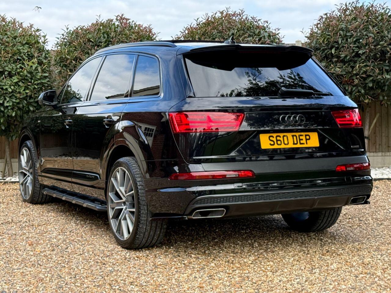 Audi Q7 view 6