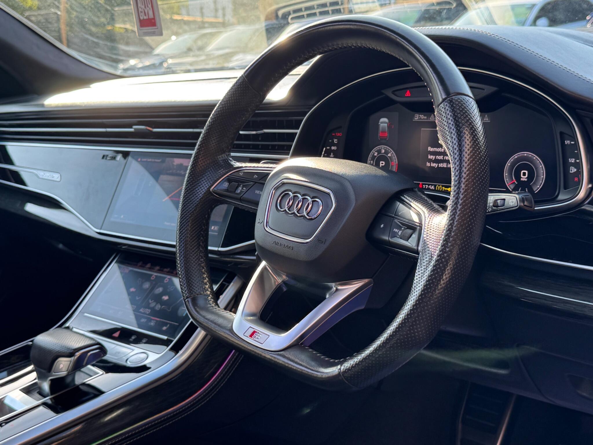 Audi Q8 view 25