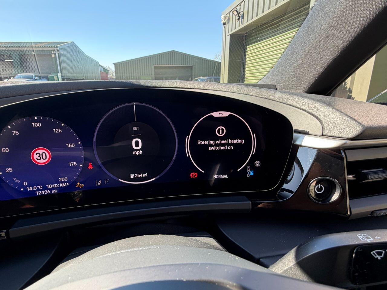 Porsche Macan view 37