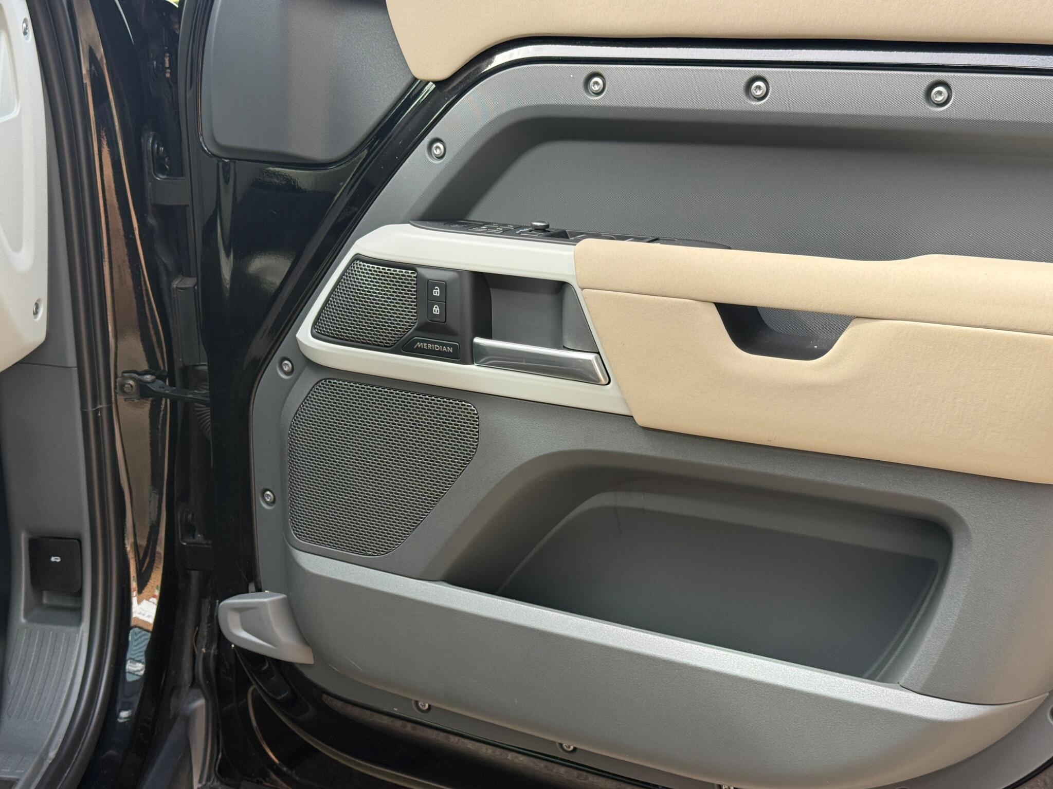 Land Rover Defender view 21