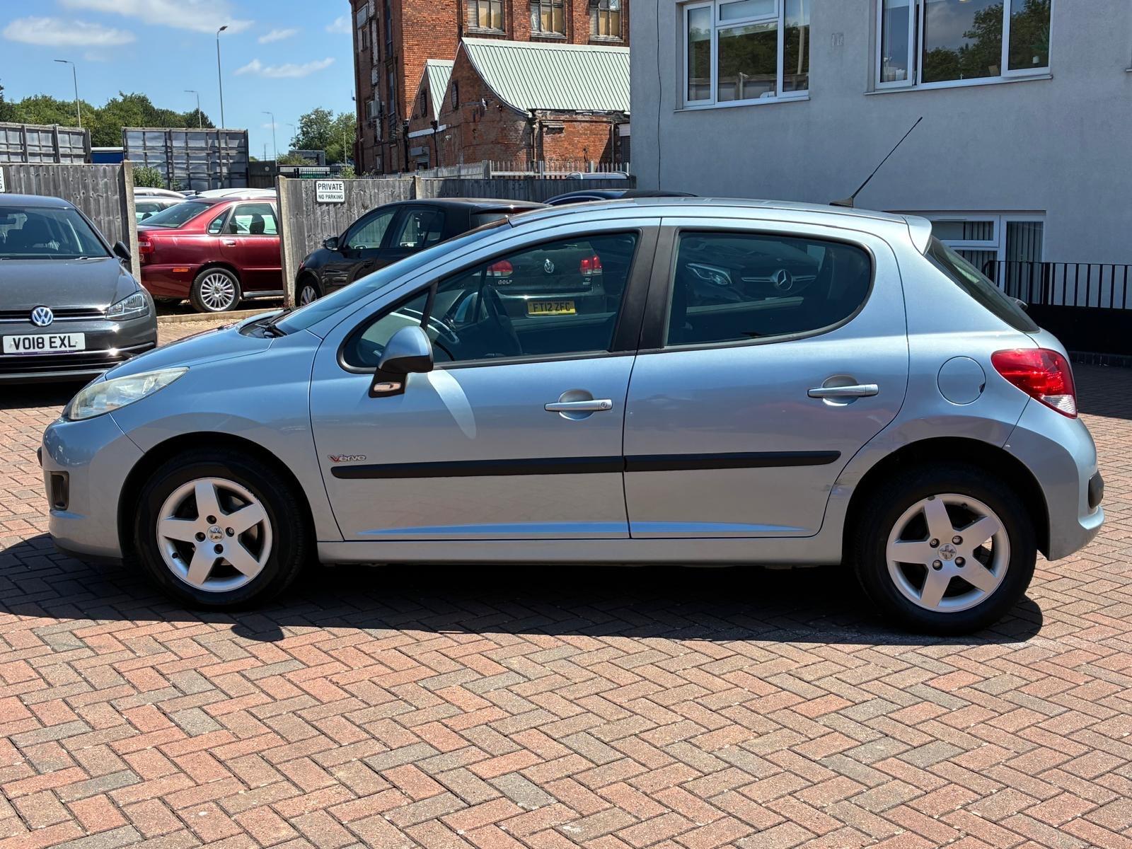 Peugeot 207 view 10