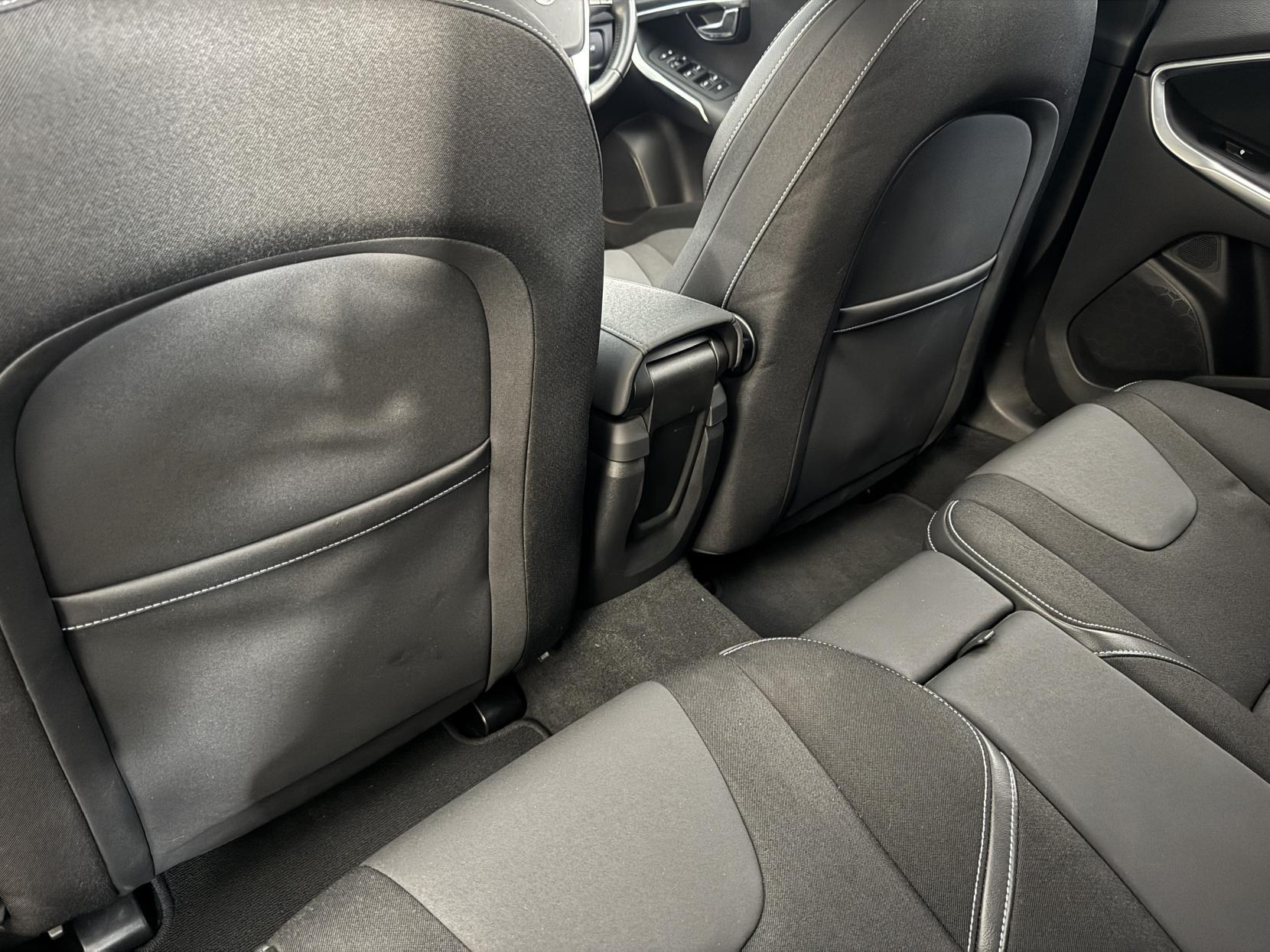 Volvo V40 view 61