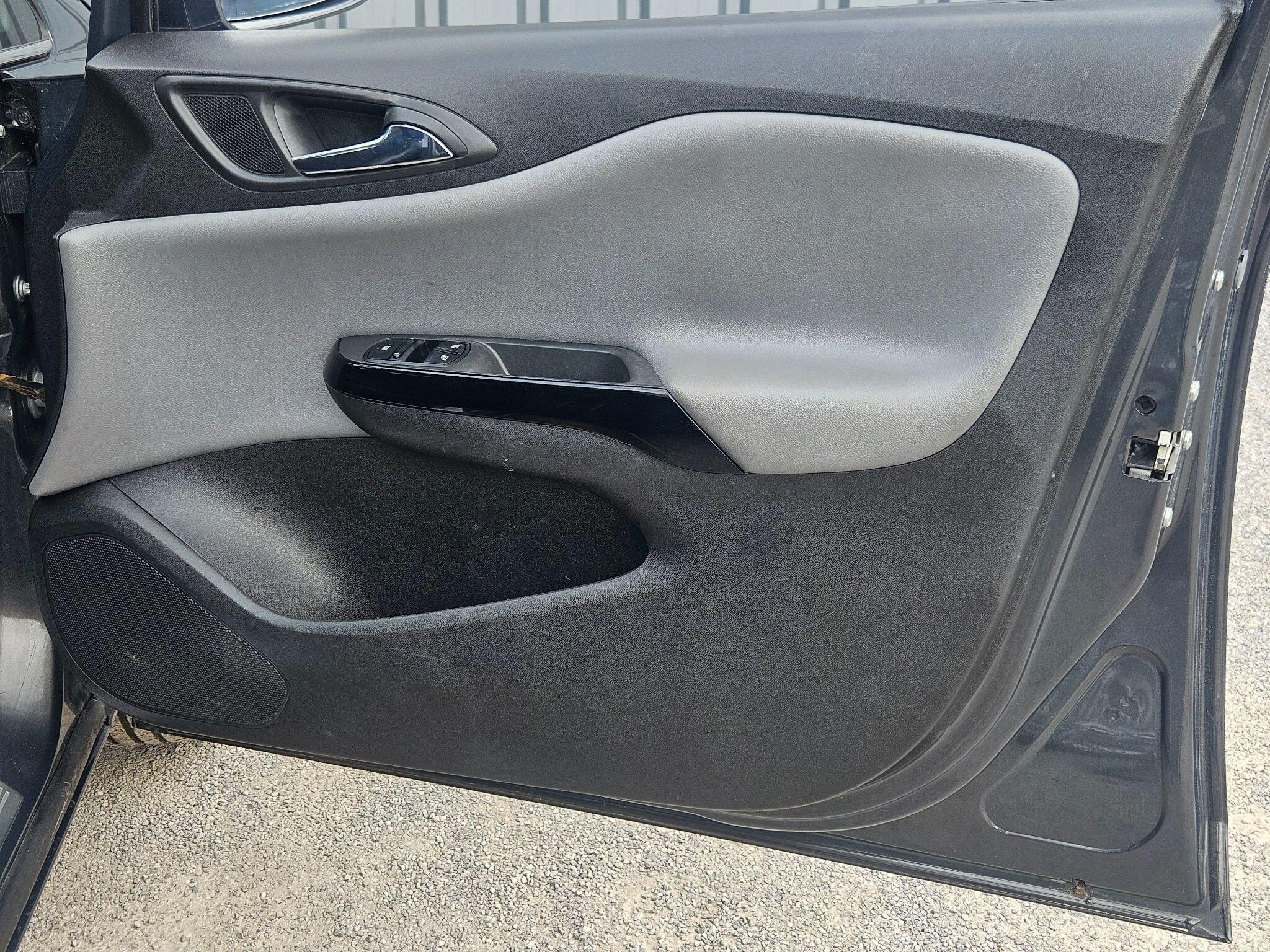 2015 Vauxhall Corsa image 46
