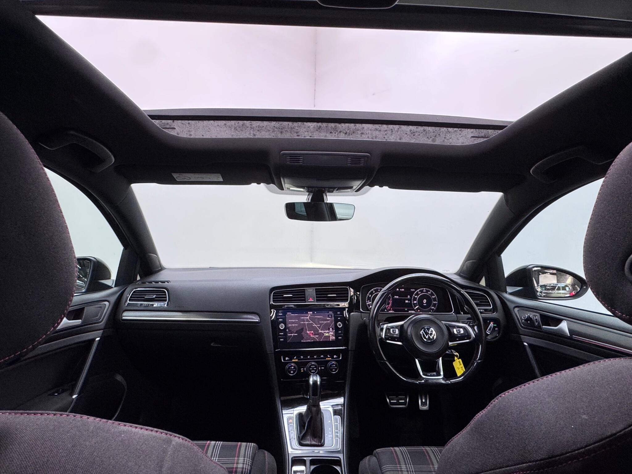 Volkswagen Golf view 21