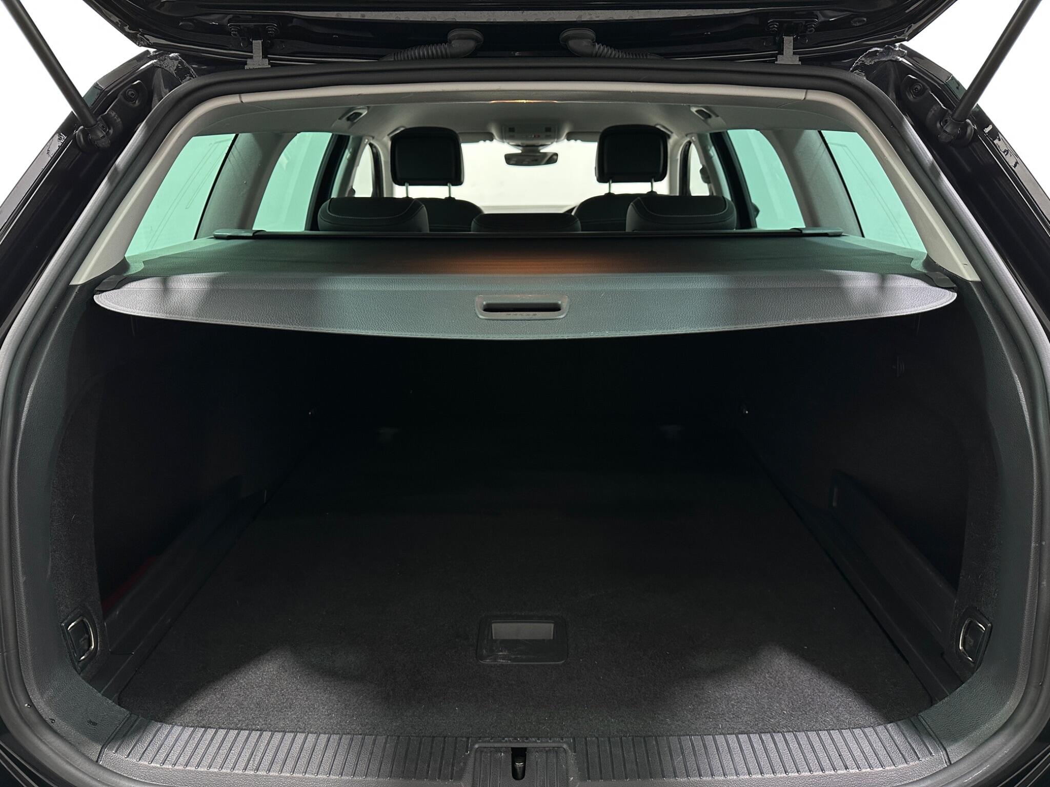 Volkswagen Passat view 47