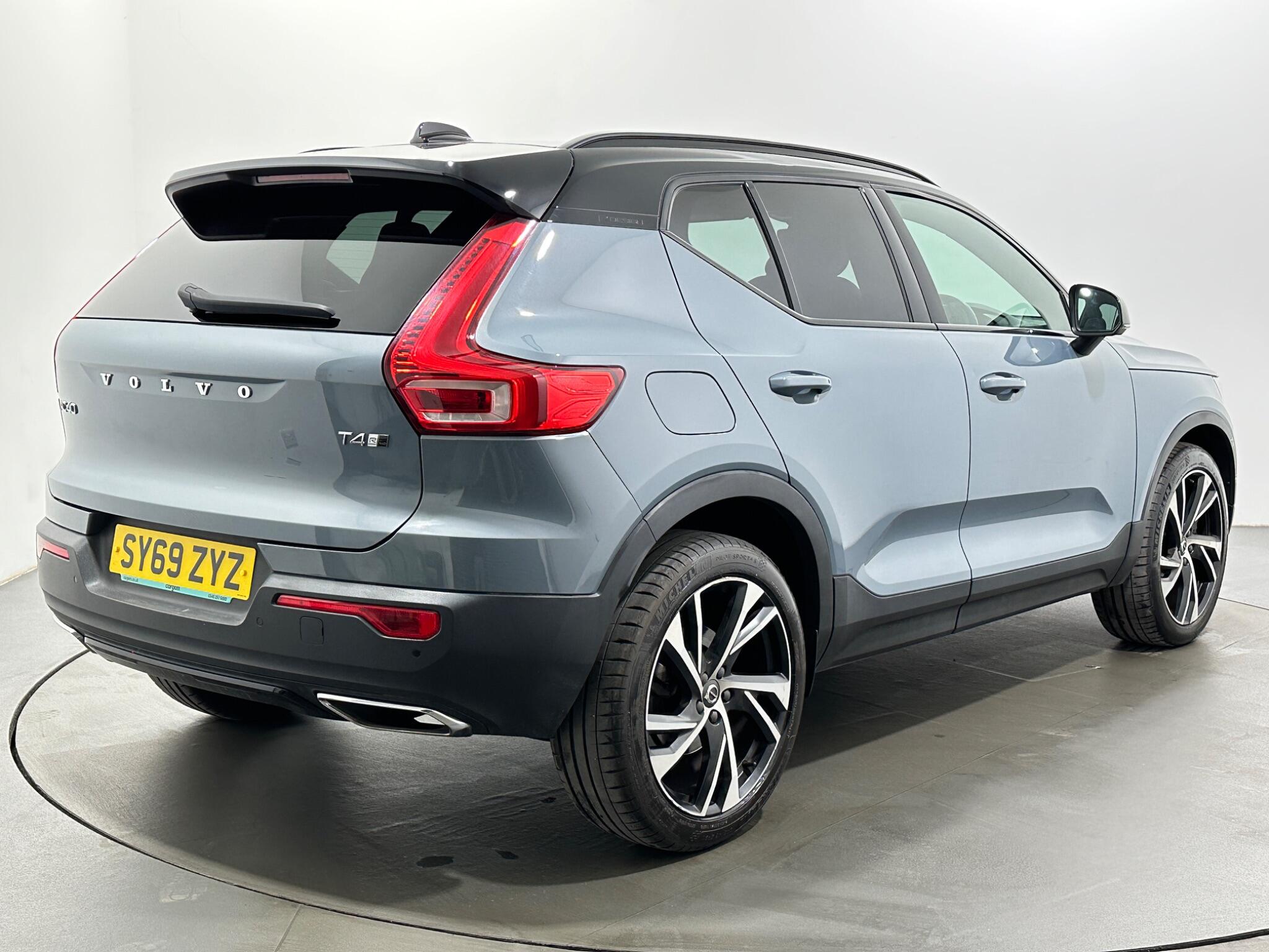 Volvo XC40 view 8