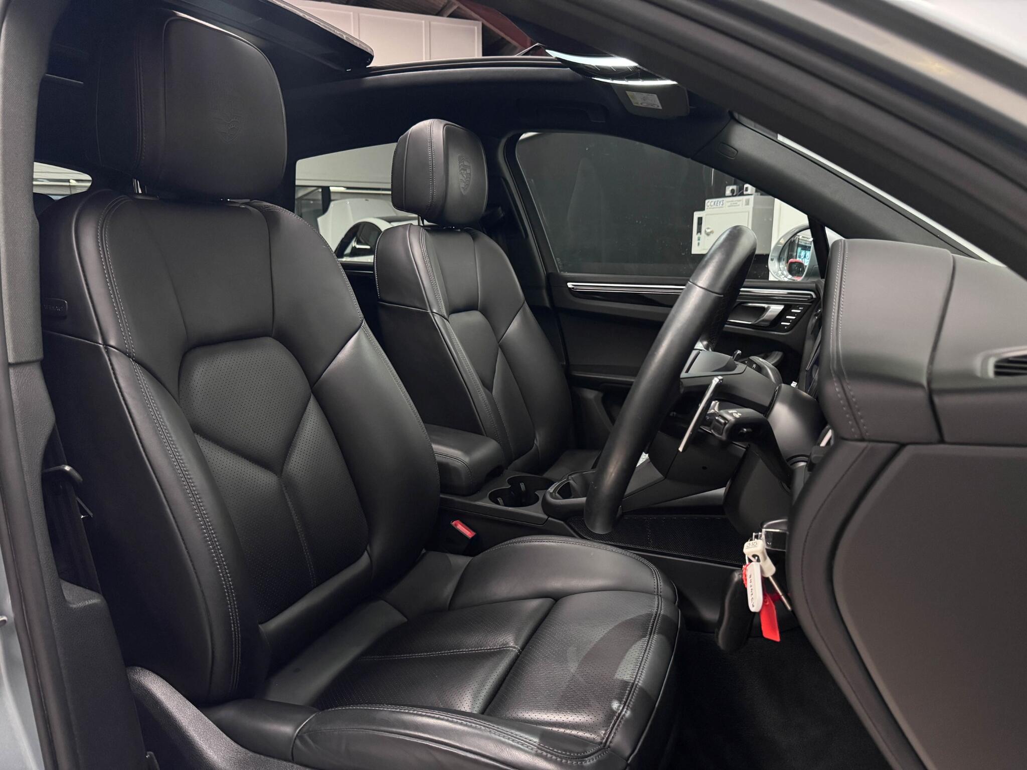 Porsche Macan view 24