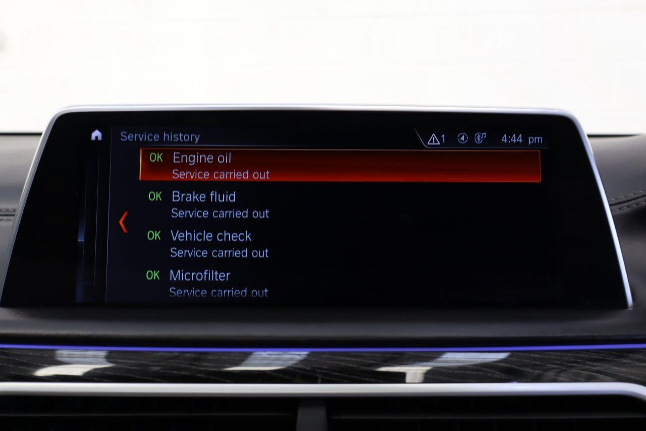 BMW 7 Series view 70