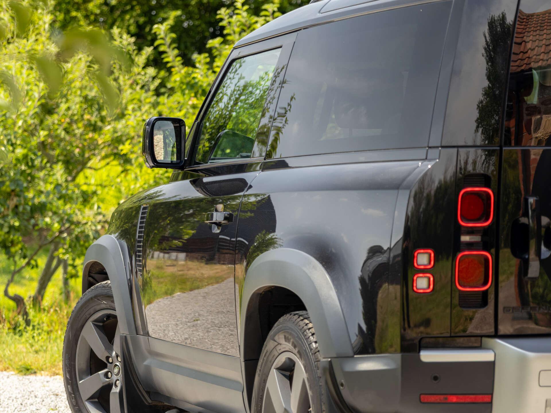Land Rover Defender view 18