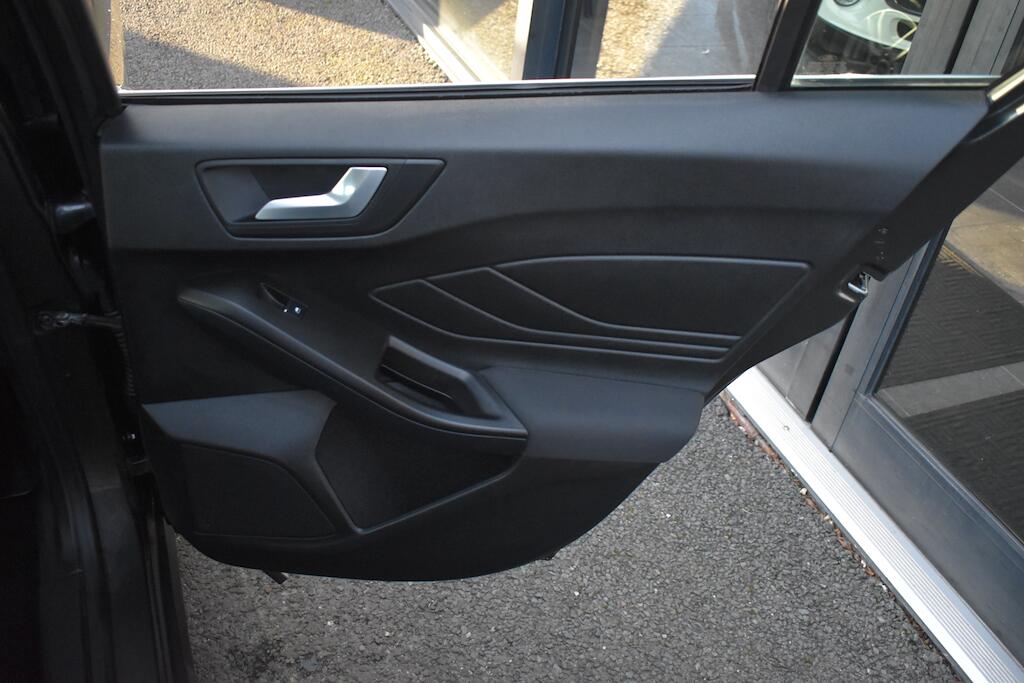 Ford Focus view 35