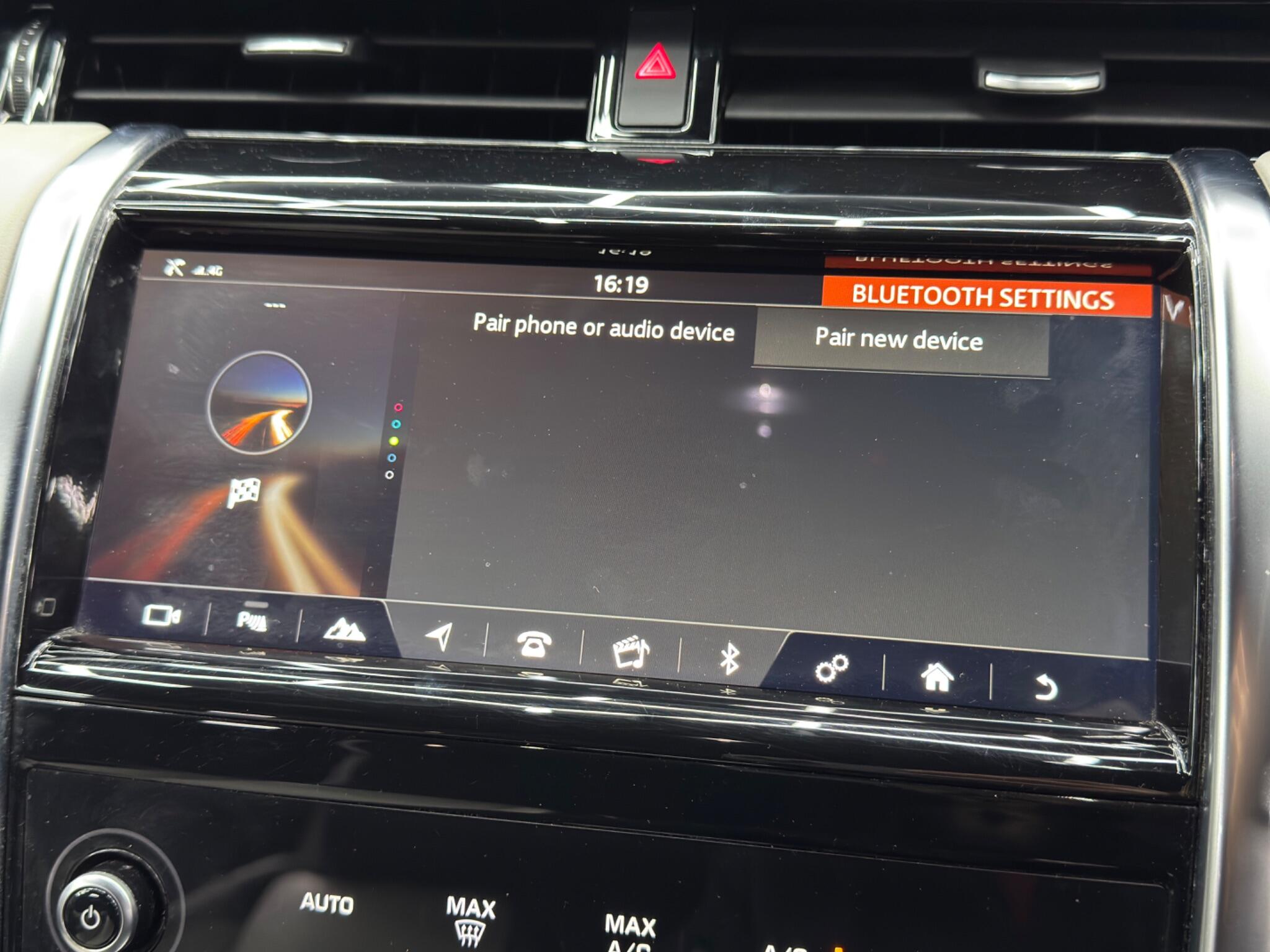 Land Rover Discovery Sport view 37