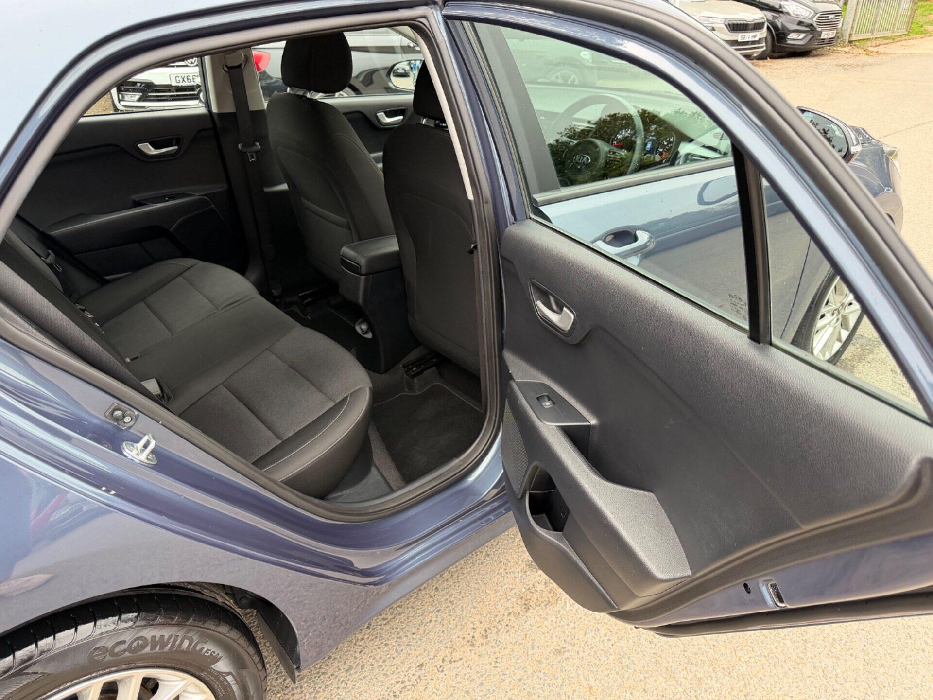 Kia Rio view 32
