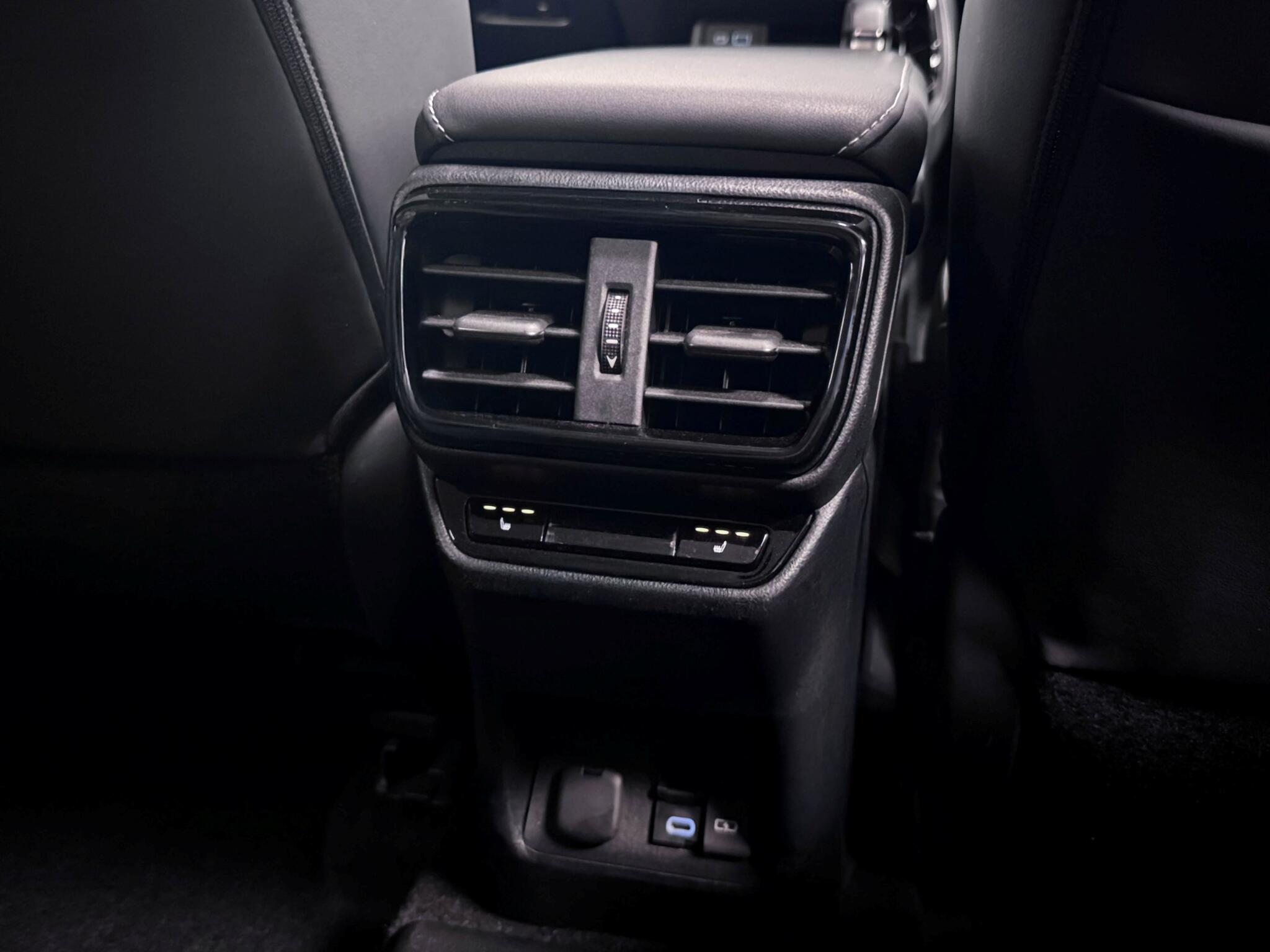 Lexus NX view 13