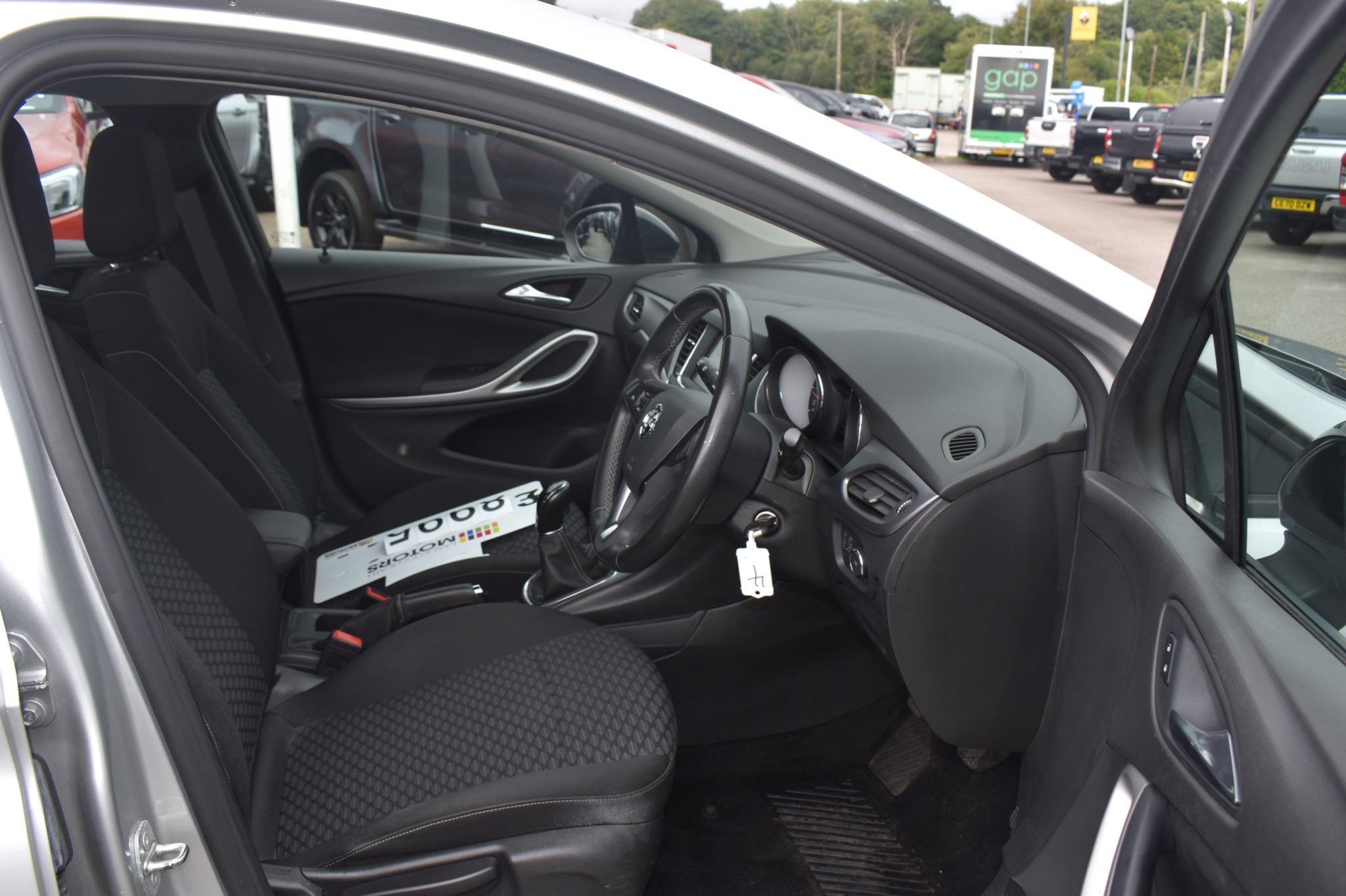 Astra - 1.2 Turbo Business Edition Nav Sports Tourer Euro 6 (s/s) 5dr - Image 26