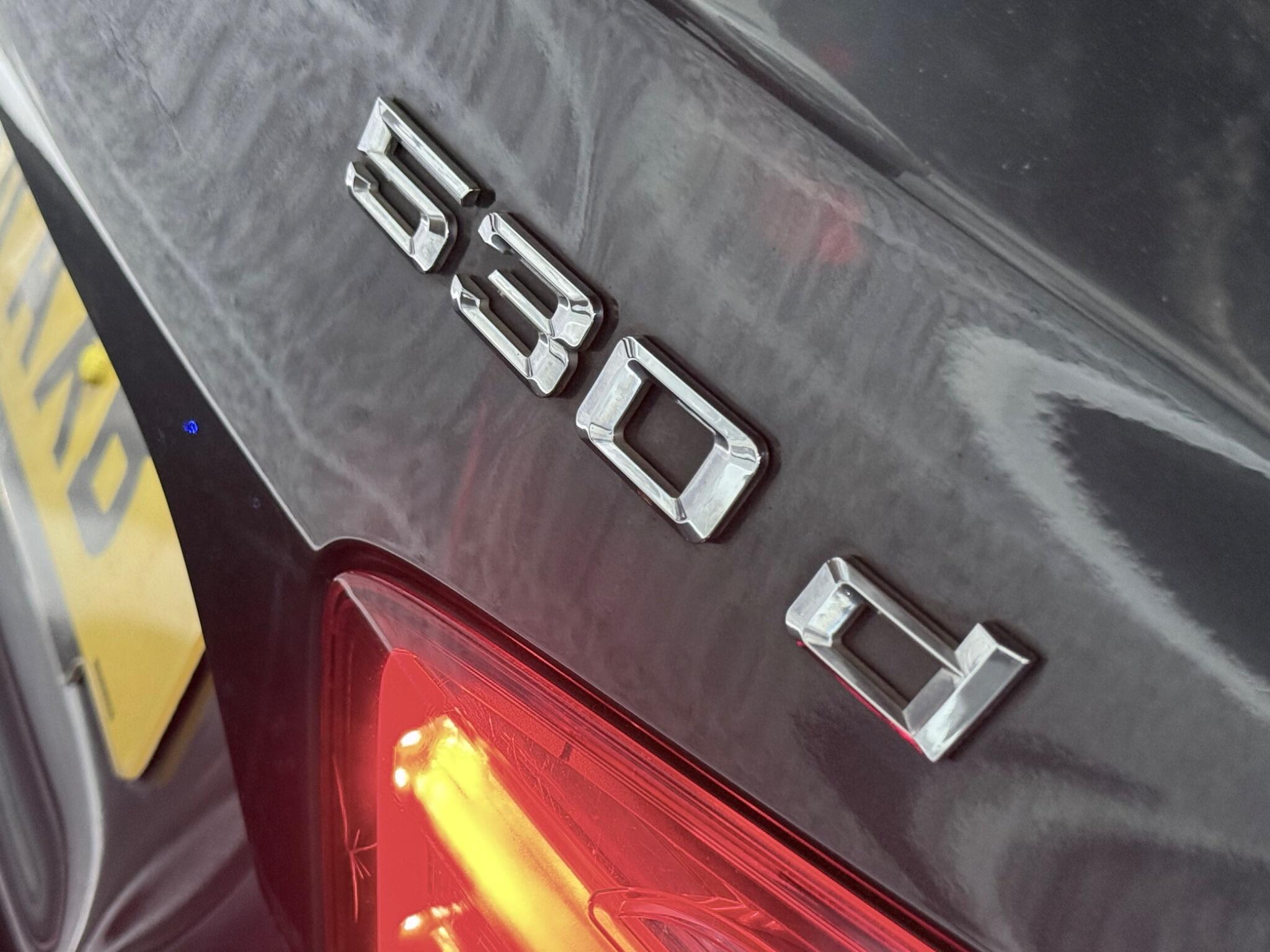 BMW 5 Series view 28