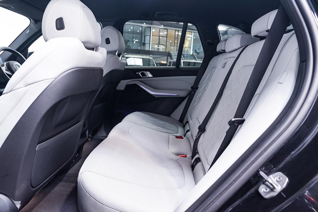 BMW X5 view 14