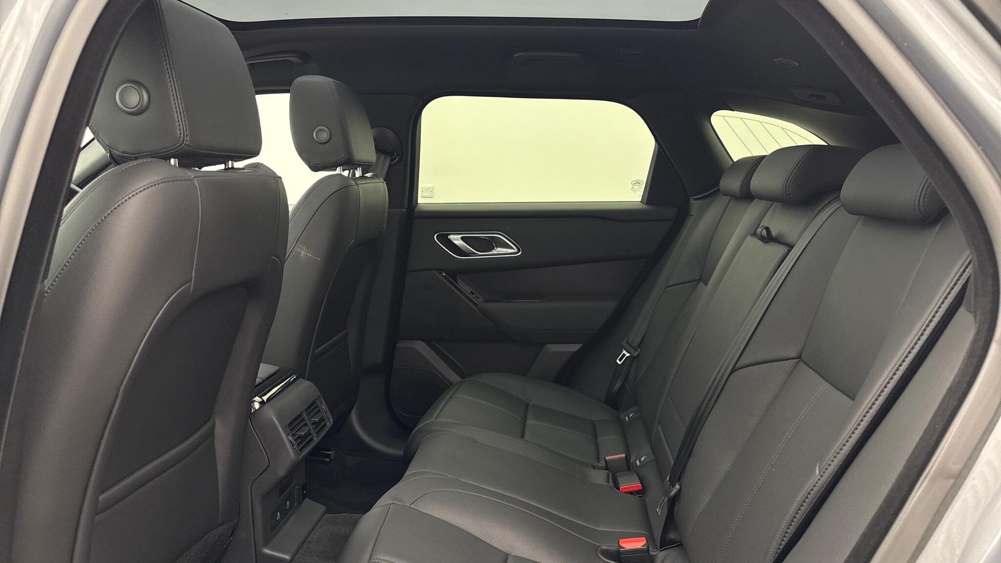 Land Rover Range Rover Velar view 4