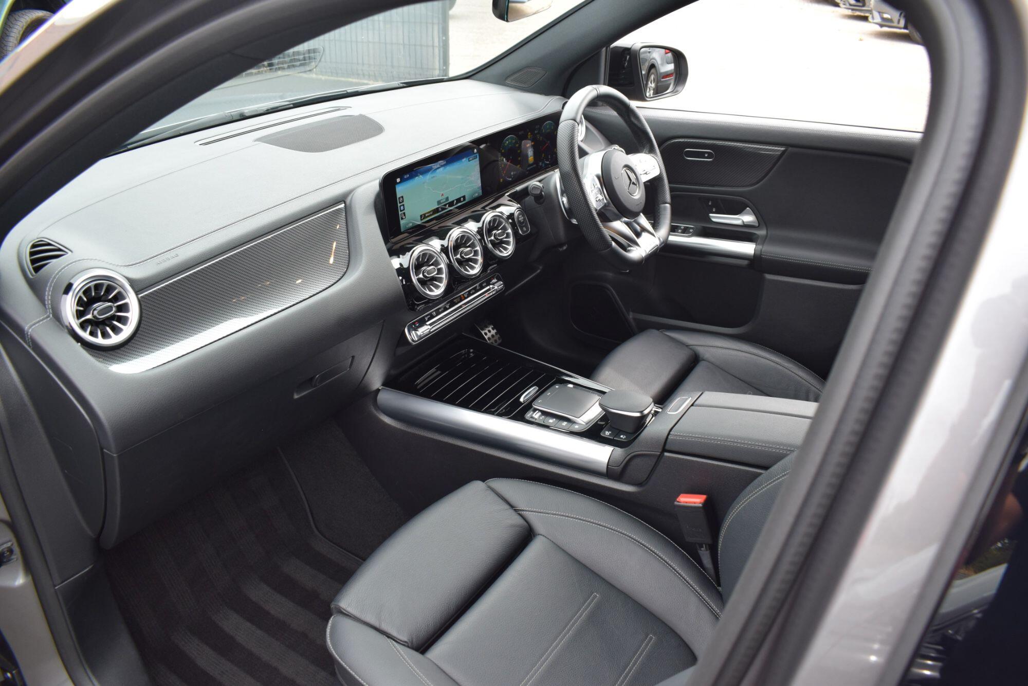 Mercedes-Benz GLA view 27