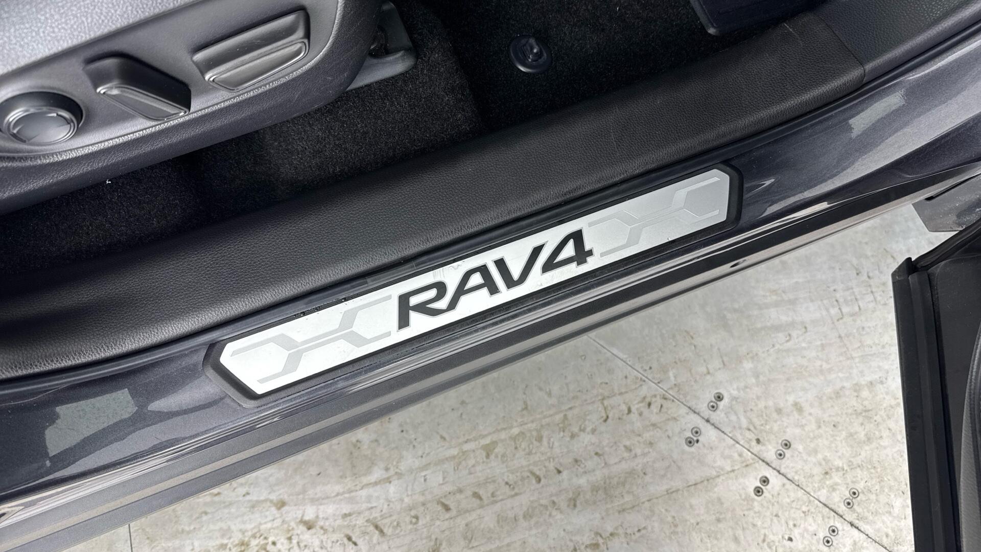 Toyota RAV4 view 19