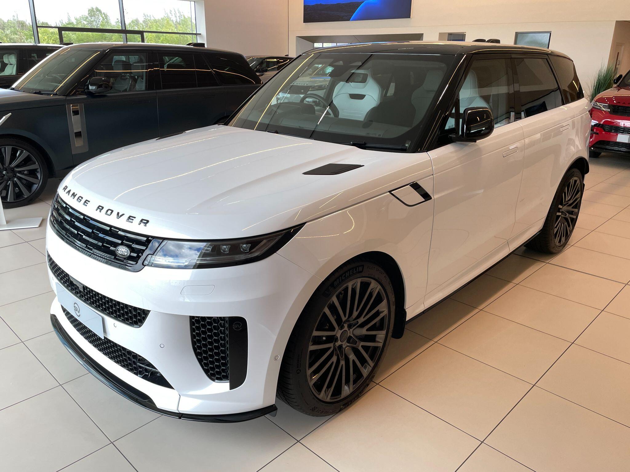 Land Rover Range Rover Sport view 3
