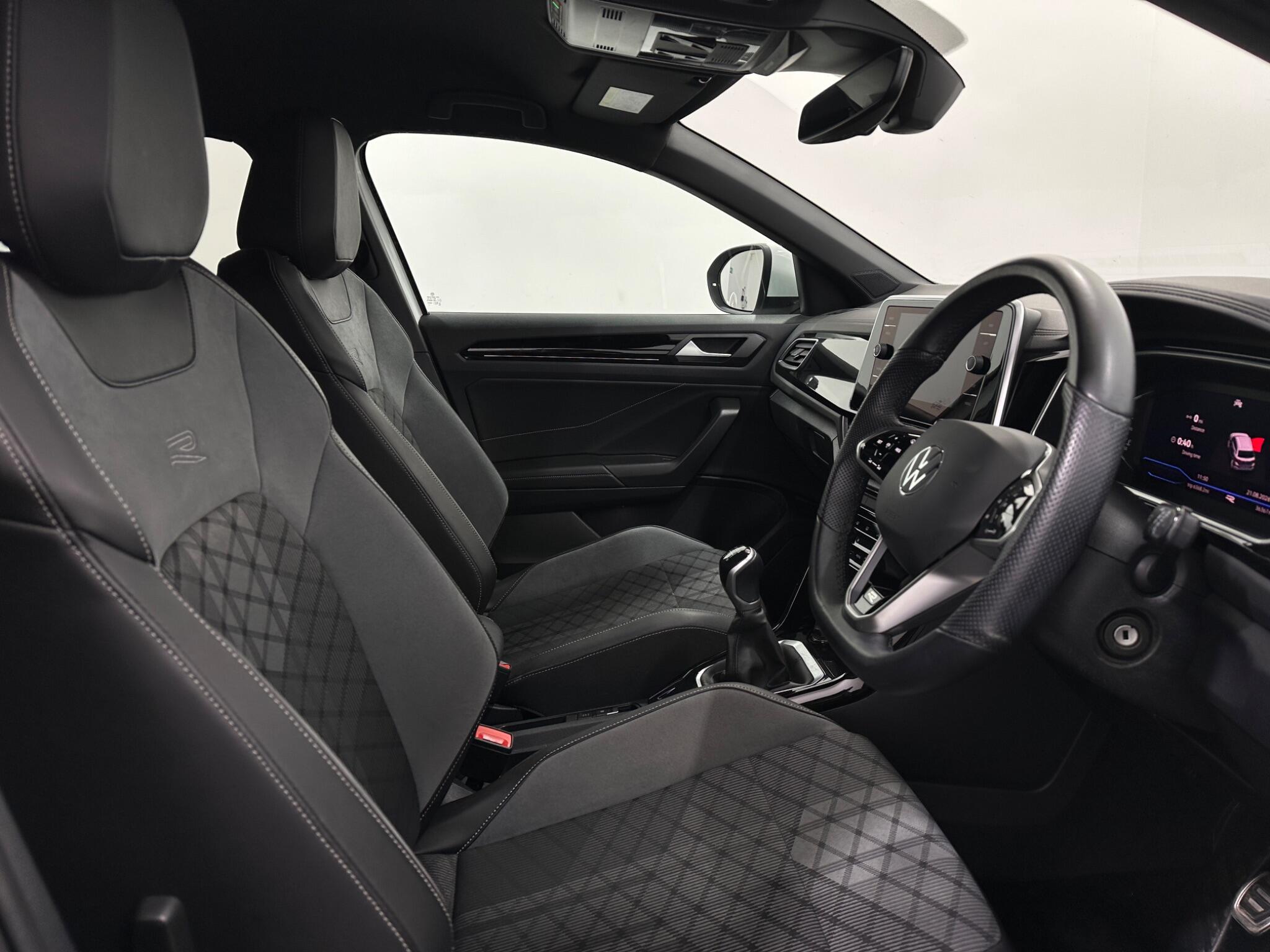 Volkswagen T-Roc view 32