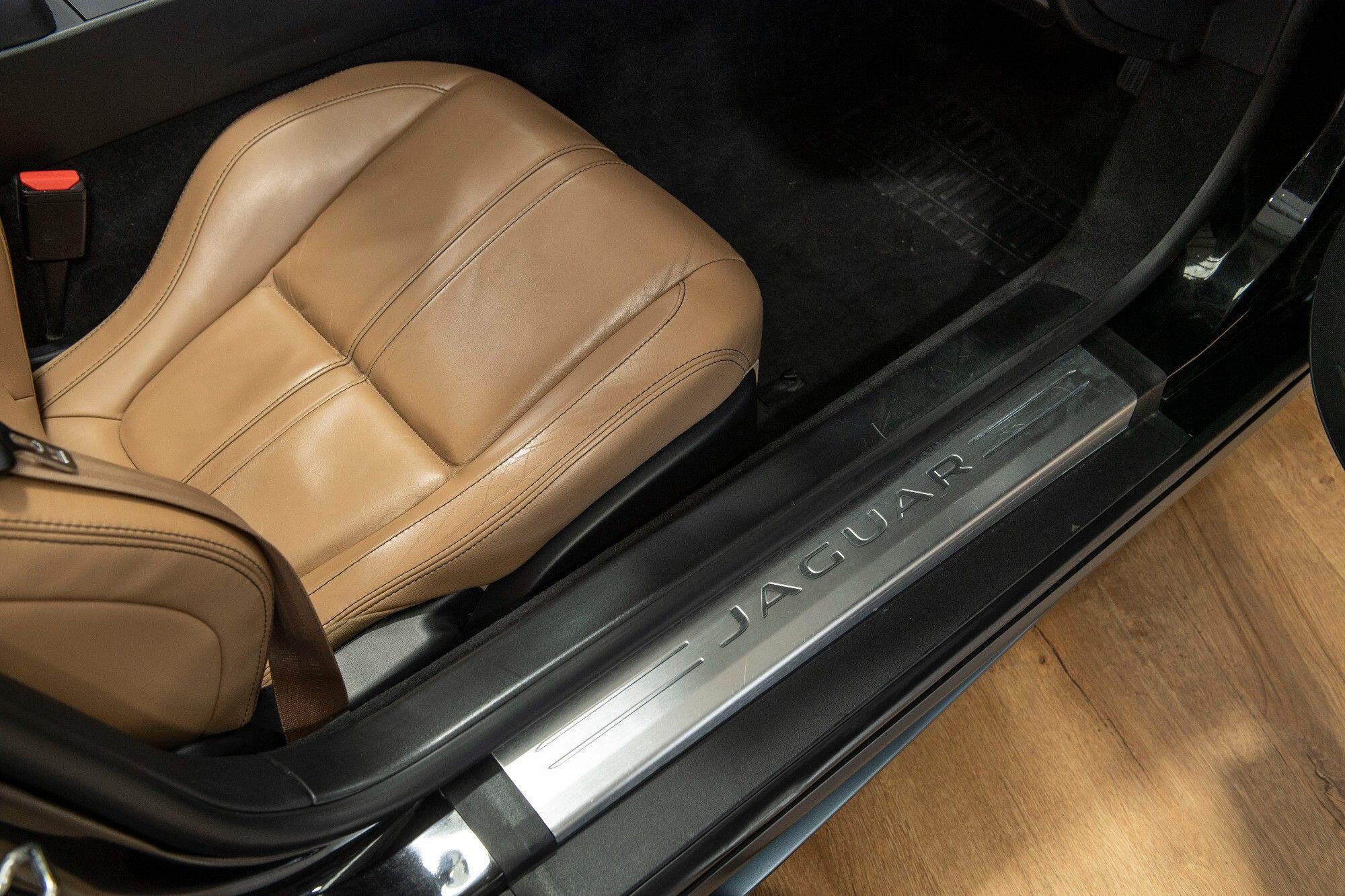 Jaguar F-Type view 9
