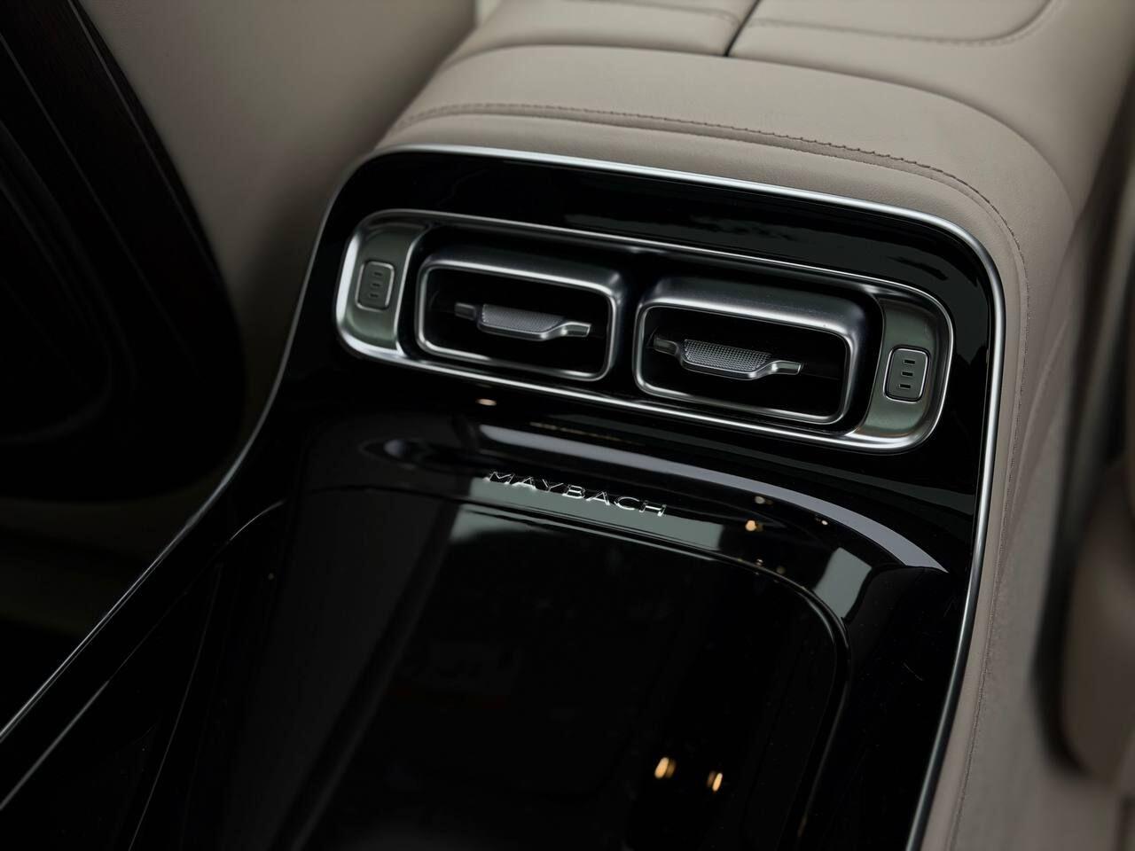 Mercedes-Benz S-Class view 29