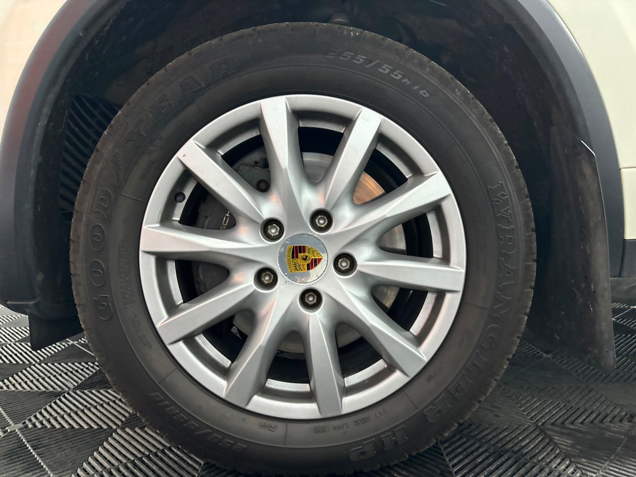 Porsche Cayenne view 32