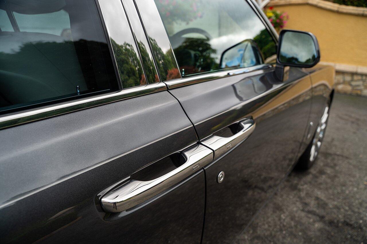 Rolls-Royce Phantom view 12