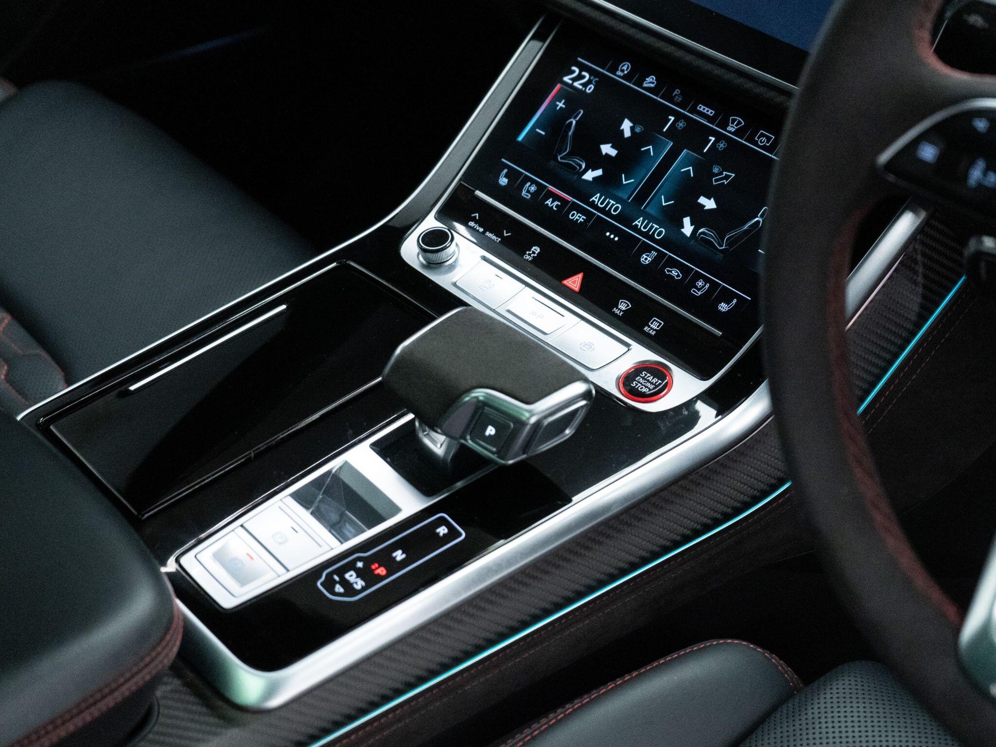 Audi RS Q8 view 14