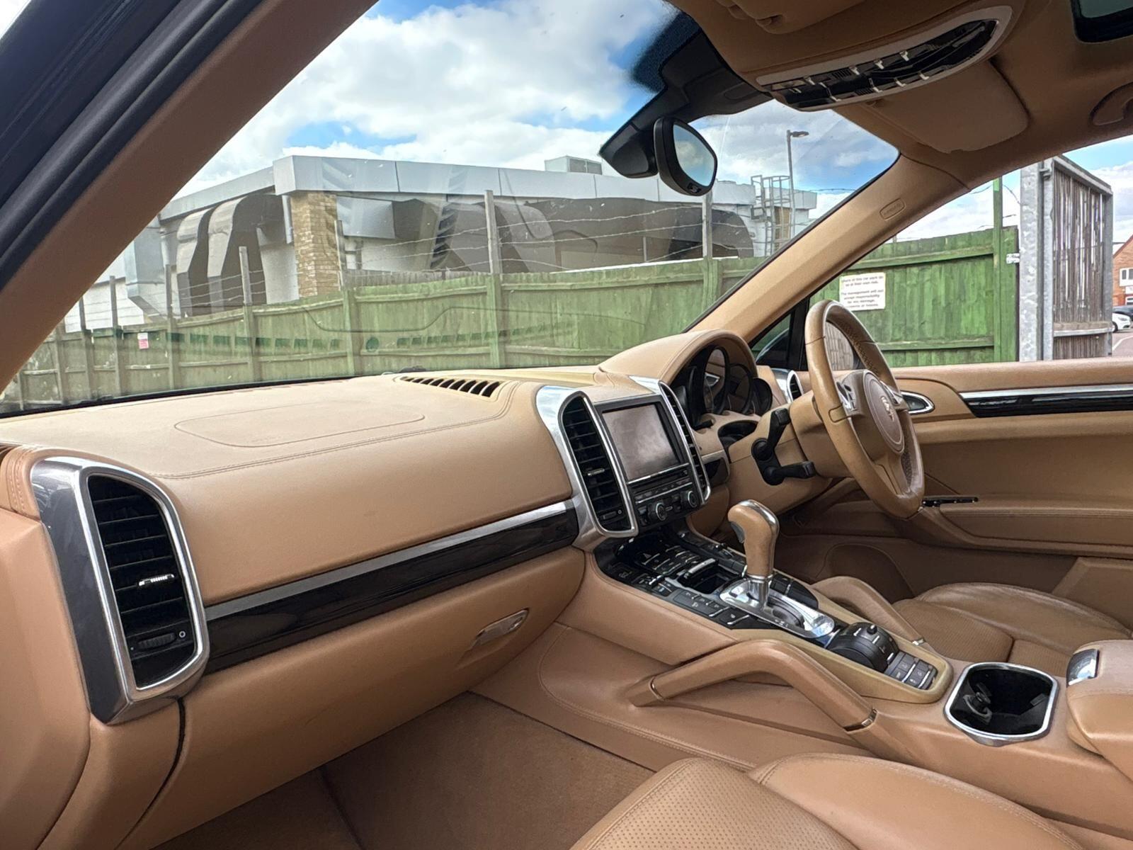 Porsche Cayenne view 10