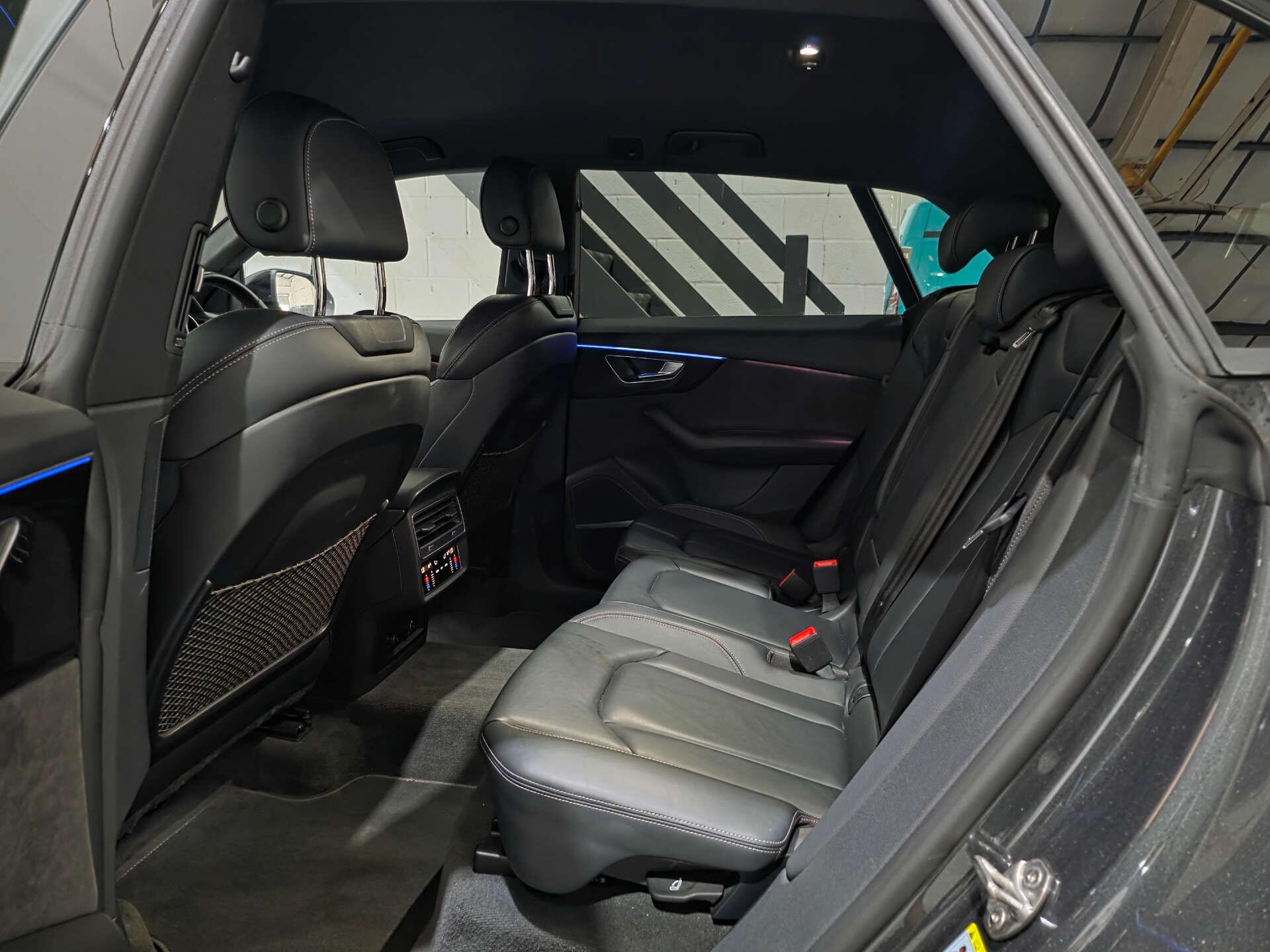 Audi Q8 view 26