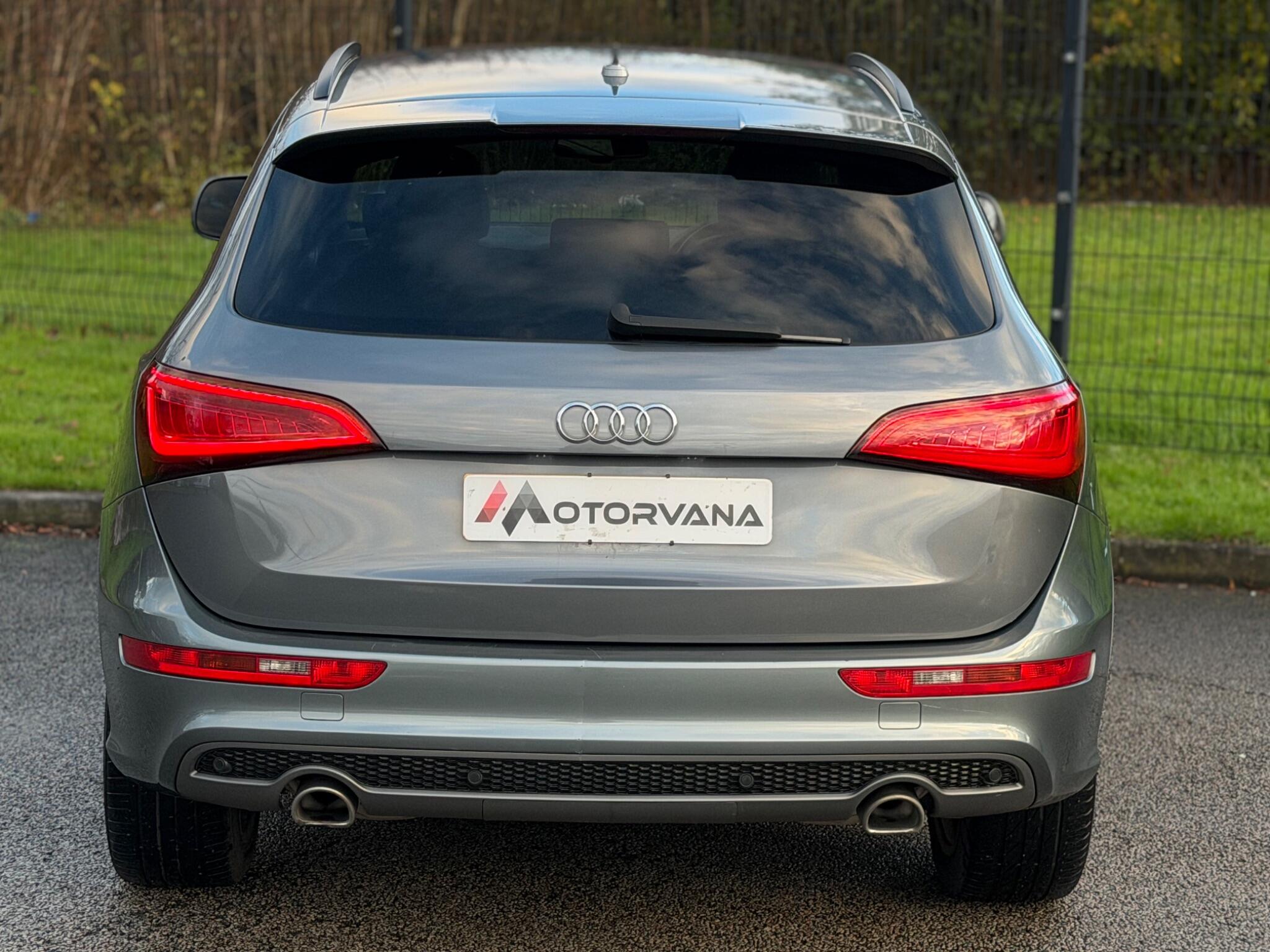 Audi Q5 view 12