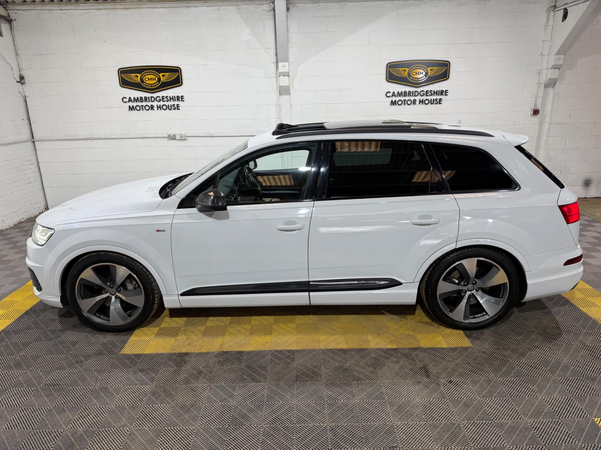 Audi Q7 view 37